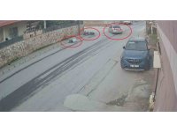 Otomobille çarpışan motosiklet sürücüsünün metrelerce havaya savrulduğu anlar kamerada