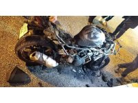 Osmaniye’de park halindeki motosiklet alev alev yandı