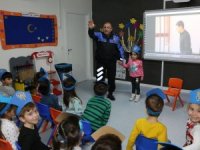 Polisten miniklere  güvenlik eğitimi