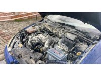 Alanya’da park halindeyken yanan otomobilin motor kısmında zarar oluştu