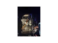 Burdur’da kamyonet ile tır çarpıştı: 2’si ağır 3 yaralı