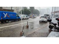Kısa süren yağmur hayatı felç etti