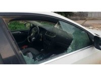 Kaldırım taşıyla camını kırdıkları otomobilden depremzede vatandaşın 100 bin TL’sini çaldılar