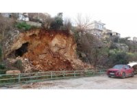 Heyelanla birlikte evlerin altındaki mağara ortaya çıktı