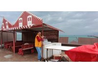 İskenderun Belediyesi’nin Ramazan çadırları fırtınaya dayanamadı, o anlar kamerada