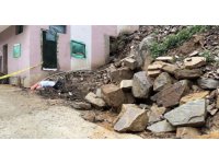 Osmaniye’de toprak kayması nedeniyle bir evde hasar oluştu