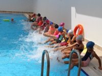 Elmalı’da ASFİM yüzme kurslarına yoğun ilgi