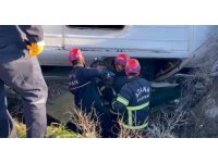 Adana’da öğrenci servisi şarampole devrildi: 2’si ağır 9 yaralı