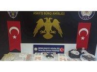 Tarsus’ta kahve ve derneklere kumar baskını