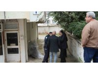 Çay içmek için geldiği dükkânın açılmasını motosikletinin üzerinde beklerken hayatını kaybetti