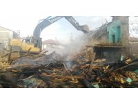 Isparta’da kerpiç ev yangında kullanılamaz hale geldi