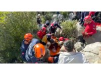 Koyunlarını otlatan yaşlı kadın düştüğü kayalıkların arasında 1 gün sonra bulundu