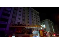 Yangında evdeki tüp patladı: Binada mahsur kalan 13 kişiyi itfaiye ekipleri kurtardı