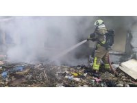 Samandağ’da metruk bina yangını