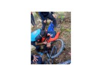 Bisiklet sürücüsü 10 metrelik şarampole yuvarlandı