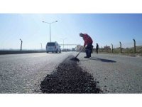 Kahramanmaraş’ta deforme olan yollar sıcak asfaltla tamir ediliyor