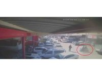 Kazada çarpışan motosiklet sürücülerinin savrulduğu anlar kamerada