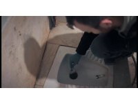 Hatay’da tuvalet deliğinde zulalanan uyuşturucuyu polis buldu