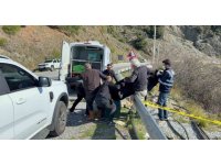 Yol kenarında ölü bulunan kadının kocası ile oğlu tutuklandı