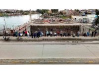 Baraj kapakları açıldı, onlarca balıkçı nehre akın etti