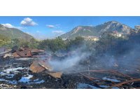 Alanya’da depo yakınındaki yangın korkuttu