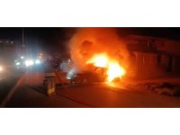 Hatay’da alevlere teslim olan otomobil kullanılamaz hale geldi