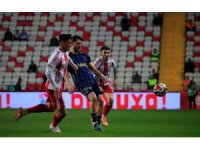 Trendyol Süper Lig: Antalyaspor: 1 - Fenerbahçe: 0 (İlk yarı)