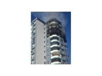 10’uncu katta yangın: Polis, havaya ateş açarak vatandaşları uzaklaştırdı