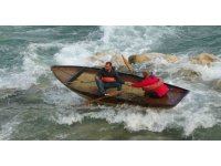 Seyhan Nehri’nde can pazarı: Ele ele tutuşup yardım beklediler