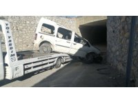 Isparta’da kontrolden çıkan araç köprüden uçtu: 1’i ağır 3 yaralı