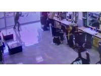 Adana’da berberde böyle ateş etti: 1 yaralı