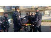 Antalya’da otomobil elektrik direğine çarptı: 3 yaralı