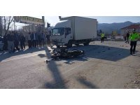 Kamyonet ile çarpışan motosikletin sürücüsü hayatını kaybetti