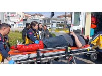 Kavşaktan dönmeye çalışırken motosikleti devirdi: 1 yaralı