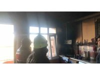 Samandağ’da evin mutfağından alevler yükseldi