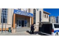 Adana’da trafikte araçtan inip sürücüye saldıran iki kişi tutuklandı