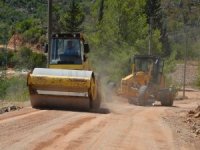 Alanya Mahmutseydi’de alt yapısı biten yola asfalt