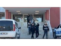 Polisten kaçan araç kaza yaptı: 3 kişi tutuklandı