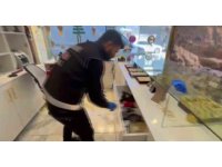 Kuyumcu süsü verip tefecilik yaptılar: Operasyonda silah, pos cihazları ve milyonluk çek-senet ele geçirildi