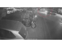 Kaza yapan otel servisi, park halindeki araçların üzerine devrildi