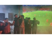 Osmaniye’de Galatasaray’ın galibiyeti havai fişek ve meşalelerle kutlandı