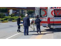 Otomobil kaldırım taşına çarptı: 1 yaralı
