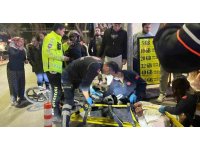 Aniden duran otomobile motosiklet çarptı: 1 yaralı