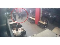 Hiç tanımadıkları genci "Neden bakıyorsun" diye darp edip burnunu kırdılar