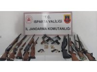 Eğirdir’de ruhsatsız silah operasyonu: 5 şüpheli gözaltına alındı