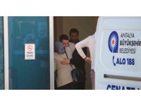 Antalya’da bariyerlere çarpan motosikletli hayatını kaybetti