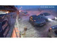 Hatay’da kuvvetli fırtınayla deniz taştı, iş yerleri zarar gördü... O anlar kamerada