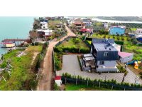 Kaçak yapı gerekçesiyle yıkım kararı verilen göl kenarındaki mahallede protesto