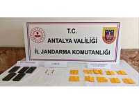 Elmalı’da durdurulan araçtan 4 bin kullanımlık uyuşturucu madde ele geçirildi