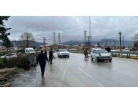 Eğirdir’de otomobil bariyerlere çarptı: 1 yaralı